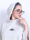 رنگ زیبای تیشرت باکسی کلاه دار